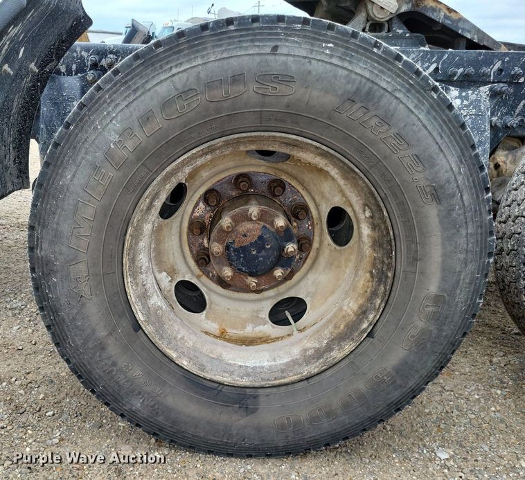 image for item LS9725 2002 Freightliner Century Class  semi truck