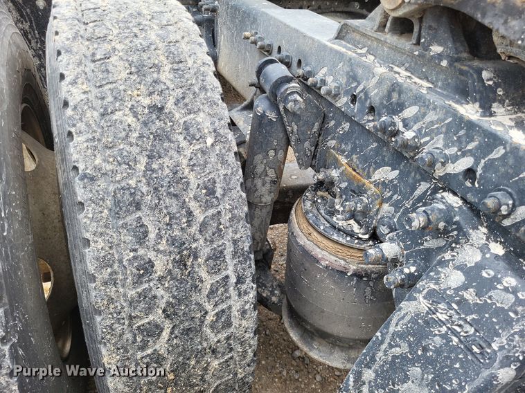 image for item LS9725 2002 Freightliner Century Class  semi truck