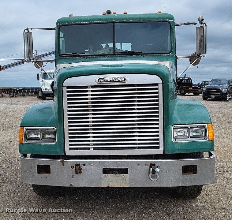 image for item LS9726 1999 Freightliner FLD112  semi truck