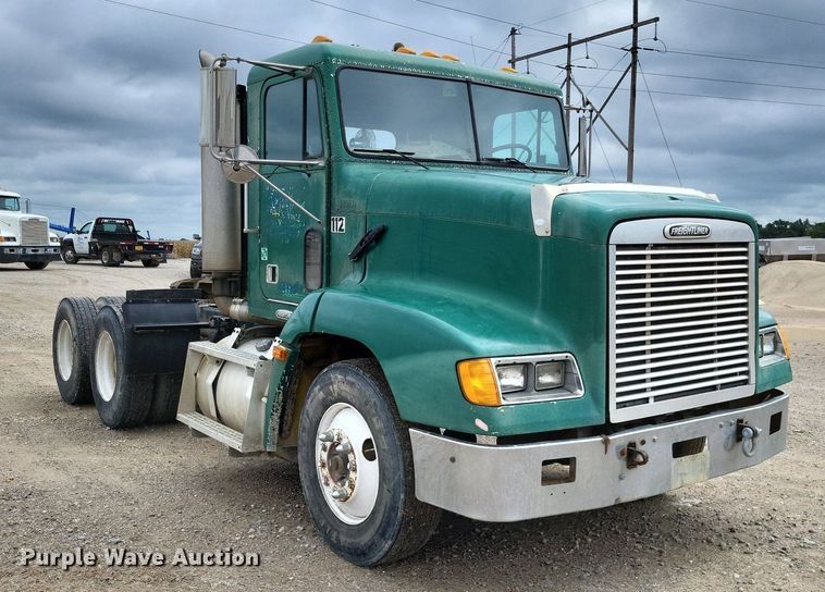 image for item LS9726 1999 Freightliner FLD112  semi truck