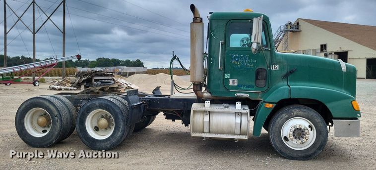 image for item LS9726 1999 Freightliner FLD112  semi truck