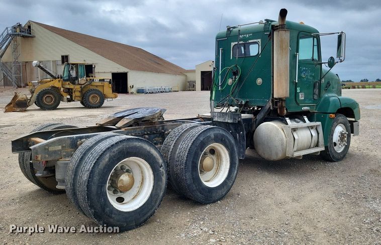 image for item LS9726 1999 Freightliner FLD112  semi truck