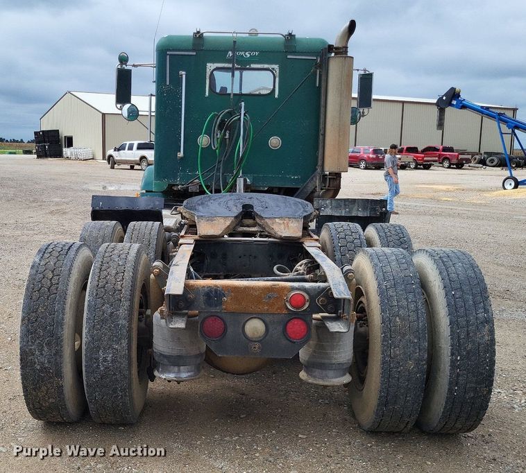 image for item LS9726 1999 Freightliner FLD112  semi truck