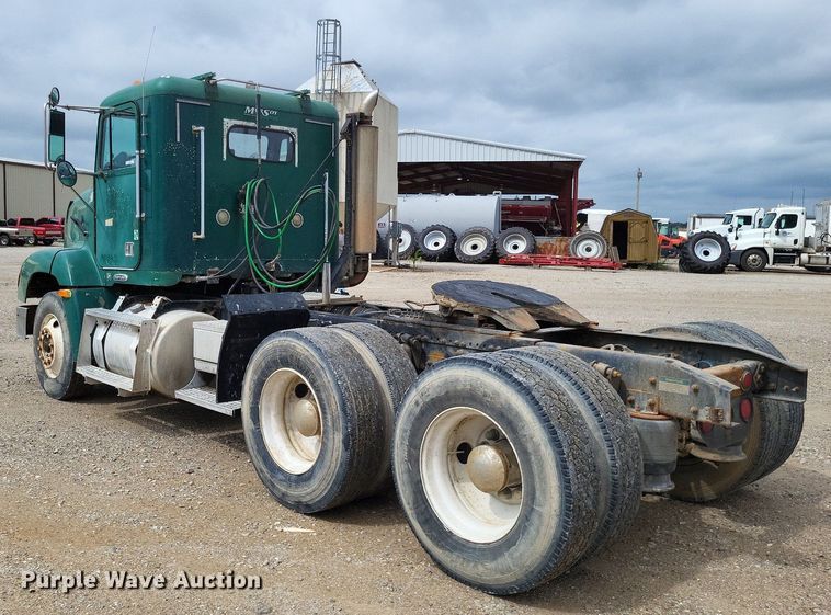 image for item LS9726 1999 Freightliner FLD112  semi truck