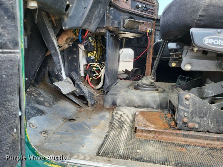 image for item LS9726 1999 Freightliner FLD112  semi truck