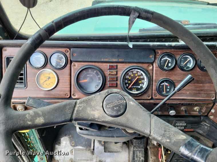 image for item LS9726 1999 Freightliner FLD112  semi truck