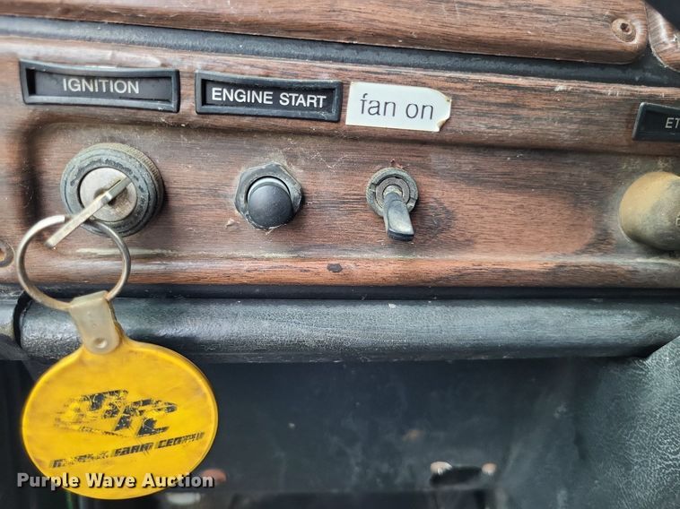 image for item LS9726 1999 Freightliner FLD112  semi truck