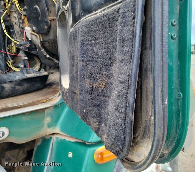 image for item LS9726 1999 Freightliner FLD112  semi truck