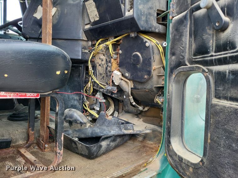 image for item LS9726 1999 Freightliner FLD112  semi truck