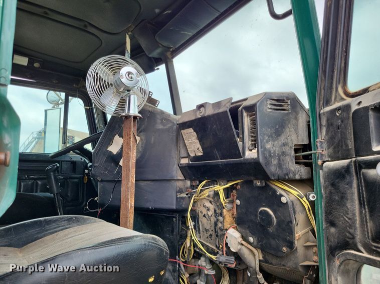 image for item LS9726 1999 Freightliner FLD112  semi truck