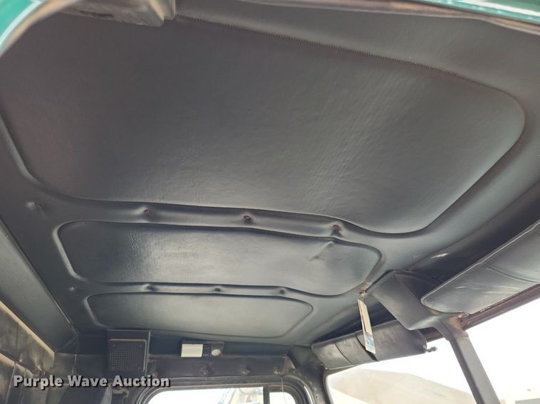 image for item LS9726 1999 Freightliner FLD112  semi truck