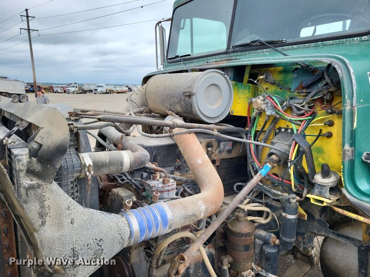 image for item LS9726 1999 Freightliner FLD112  semi truck