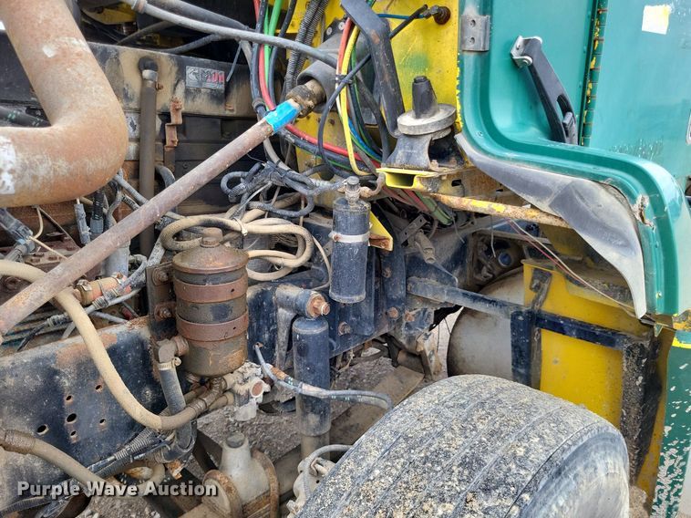 image for item LS9726 1999 Freightliner FLD112  semi truck