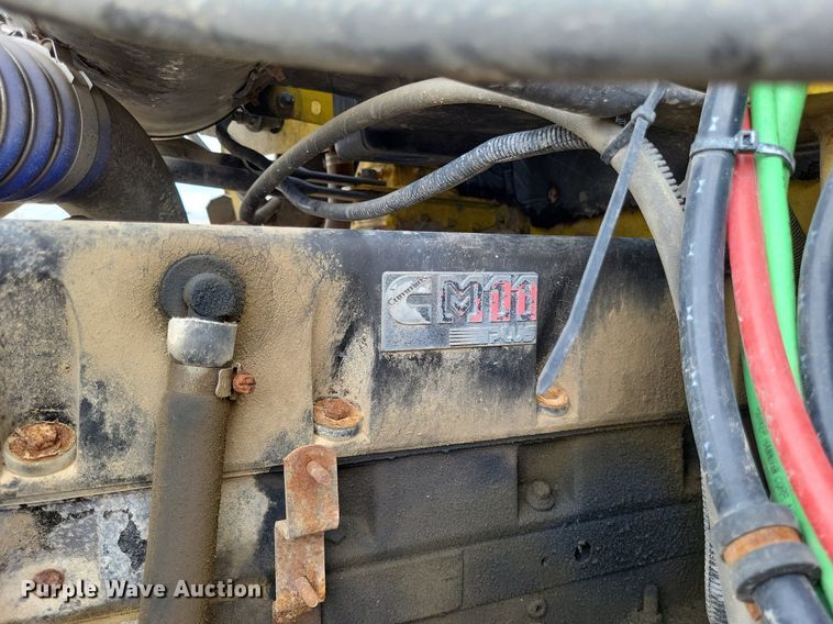 image for item LS9726 1999 Freightliner FLD112  semi truck