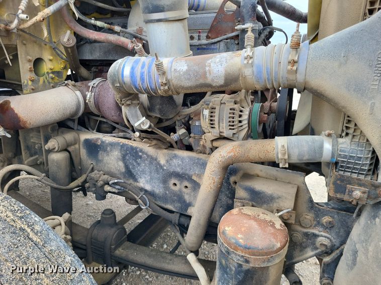 image for item LS9726 1999 Freightliner FLD112  semi truck