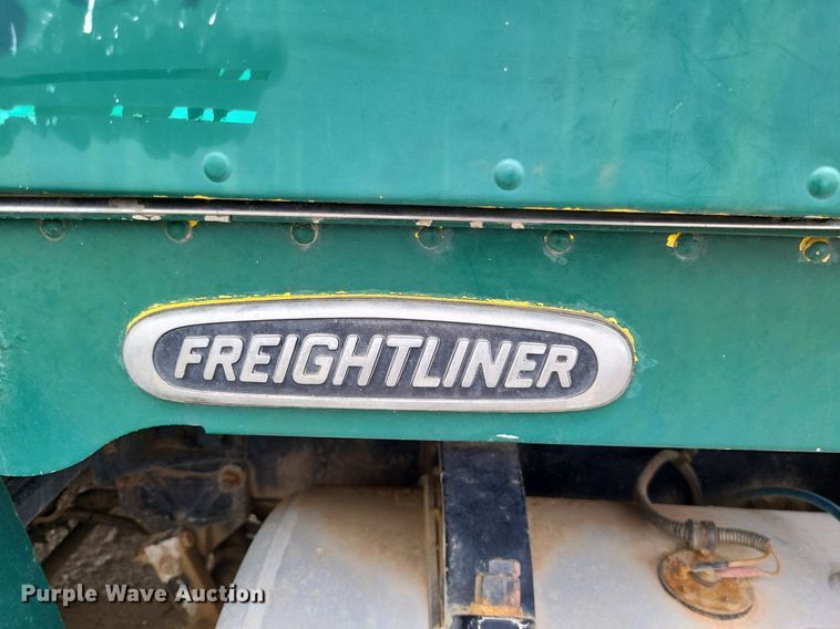 image for item LS9726 1999 Freightliner FLD112  semi truck