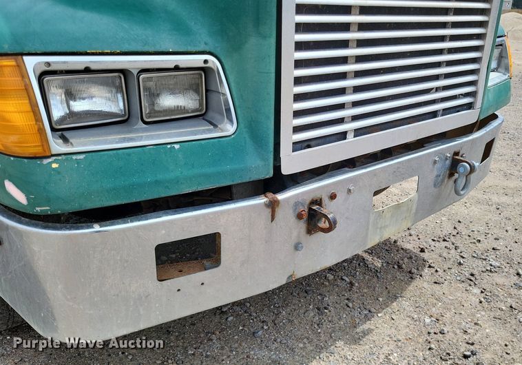 image for item LS9726 1999 Freightliner FLD112  semi truck