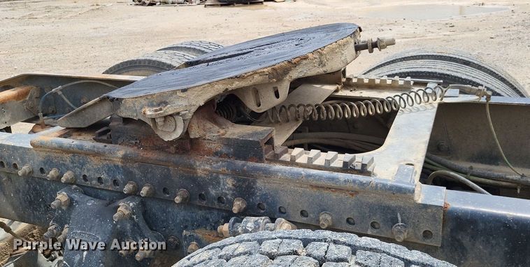 image for item LS9726 1999 Freightliner FLD112  semi truck