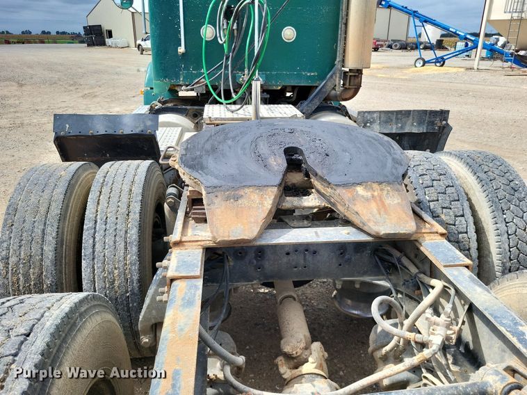 image for item LS9726 1999 Freightliner FLD112  semi truck