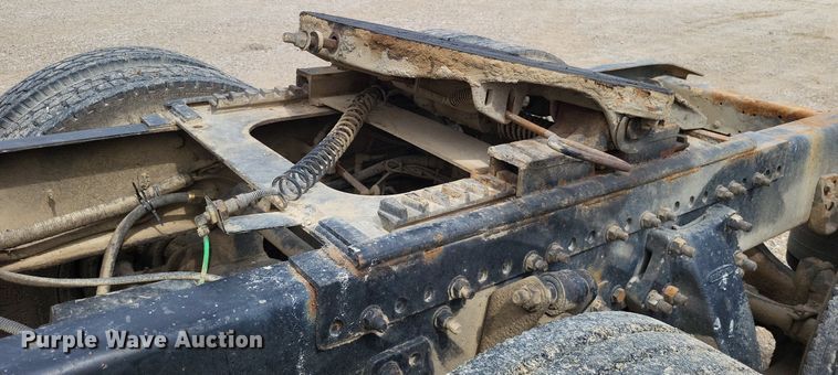 image for item LS9726 1999 Freightliner FLD112  semi truck