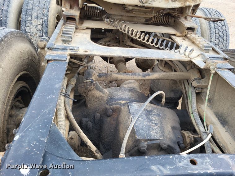 image for item LS9726 1999 Freightliner FLD112  semi truck