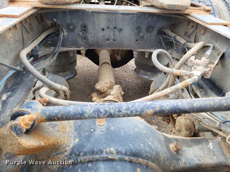 image for item LS9726 1999 Freightliner FLD112  semi truck