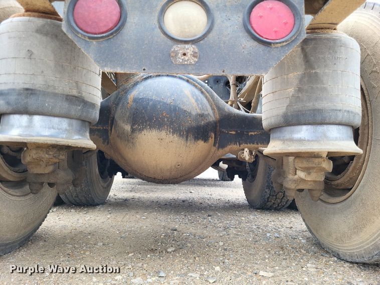 image for item LS9726 1999 Freightliner FLD112  semi truck