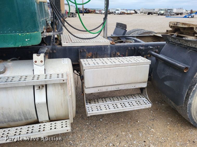 image for item LS9726 1999 Freightliner FLD112  semi truck