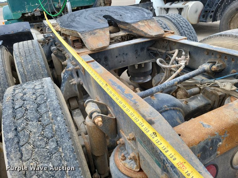 image for item LS9726 1999 Freightliner FLD112  semi truck