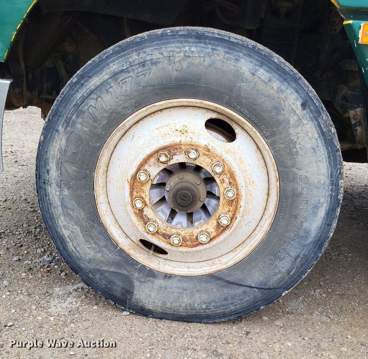 image for item LS9726 1999 Freightliner FLD112  semi truck