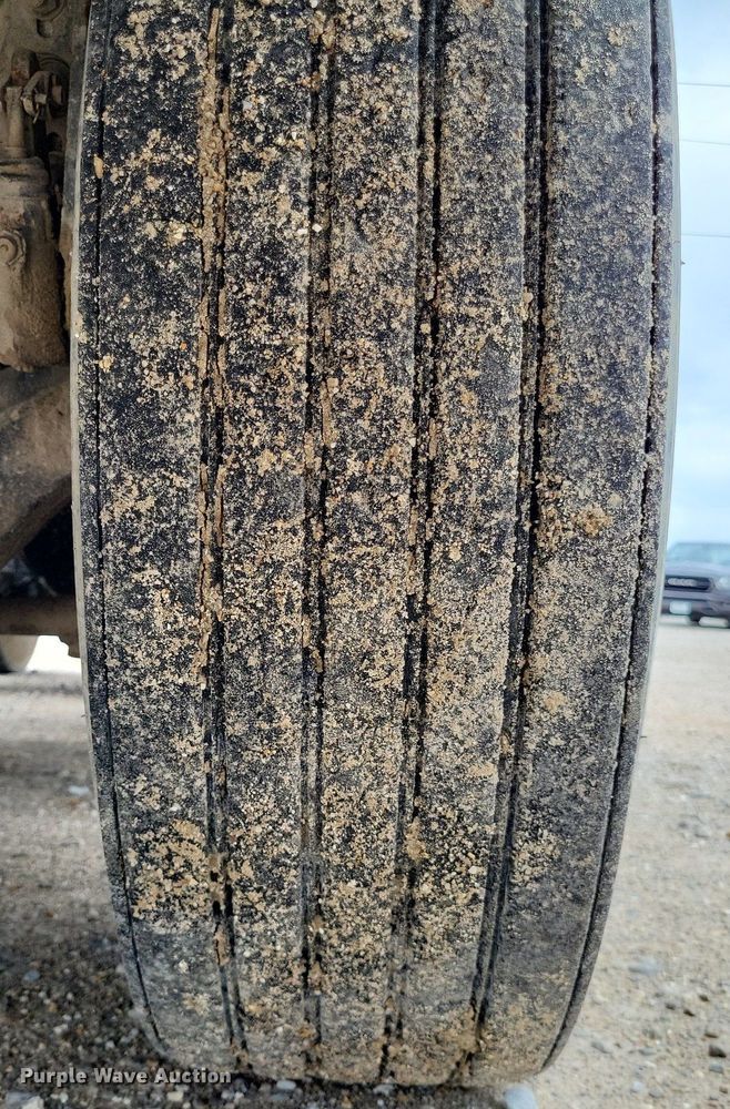 image for item LS9726 1999 Freightliner FLD112  semi truck