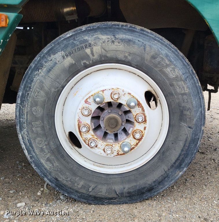 image for item LS9726 1999 Freightliner FLD112  semi truck