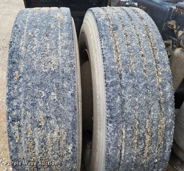 image for item LS9726 1999 Freightliner FLD112  semi truck