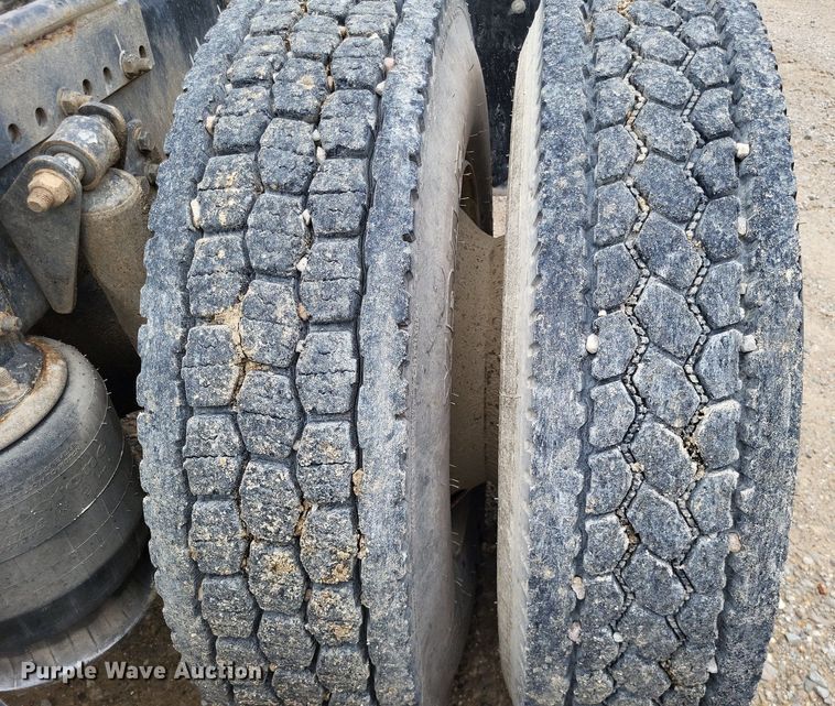 image for item LS9726 1999 Freightliner FLD112  semi truck