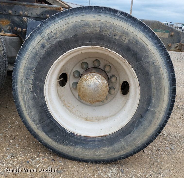 image for item LS9726 1999 Freightliner FLD112  semi truck