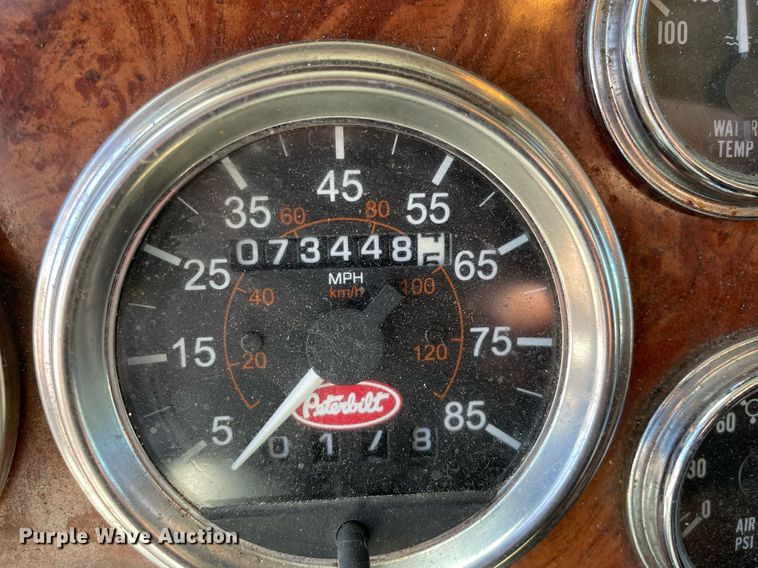 image for item LV9792 2002 Peterbilt 385  tank truck