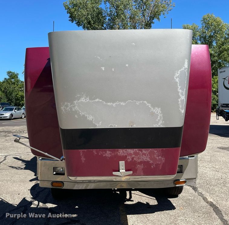 image for item LV9792 2002 Peterbilt 385  tank truck