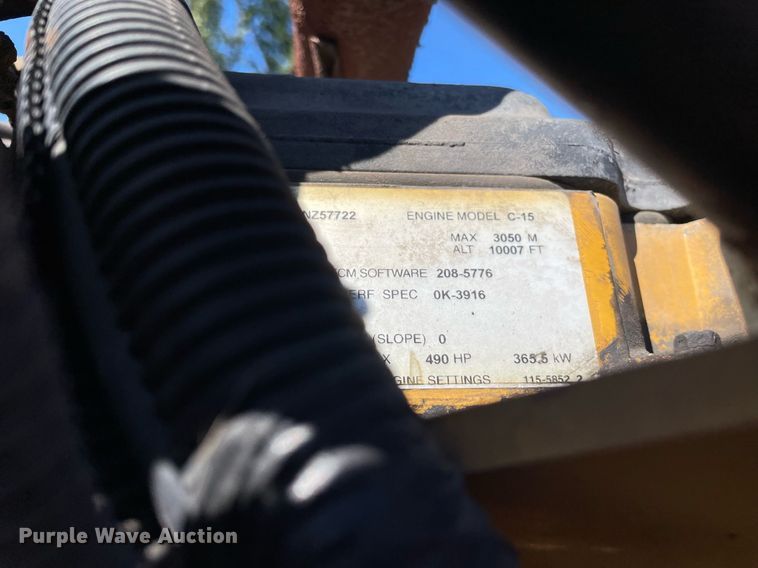 image for item LV9792 2002 Peterbilt 385  tank truck