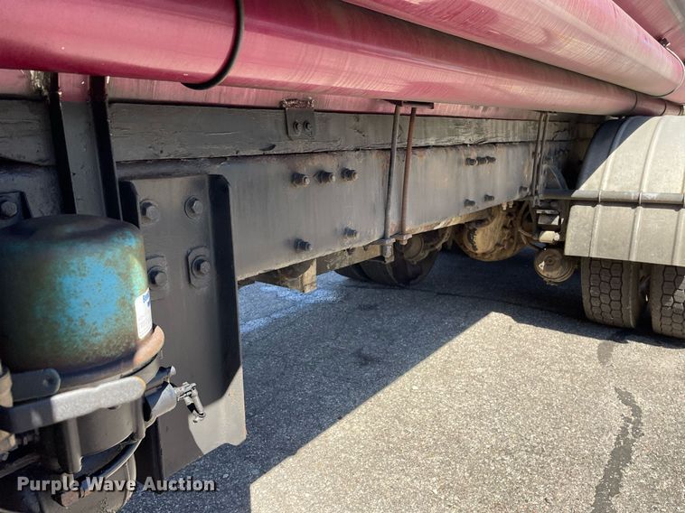 image for item LV9792 2002 Peterbilt 385  tank truck