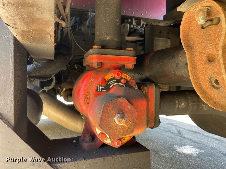 image for item LV9792 2002 Peterbilt 385  tank truck