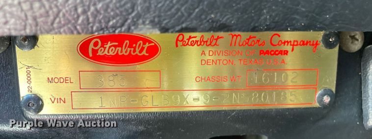 image for item LV9792 2002 Peterbilt 385  tank truck