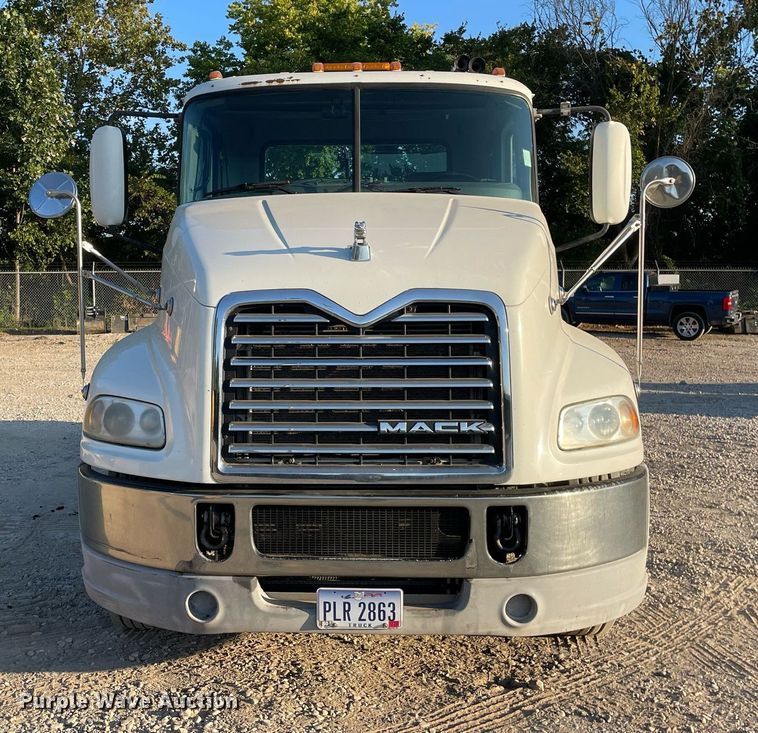 image for item LV9800 2013 Mack CXU613  semi truck