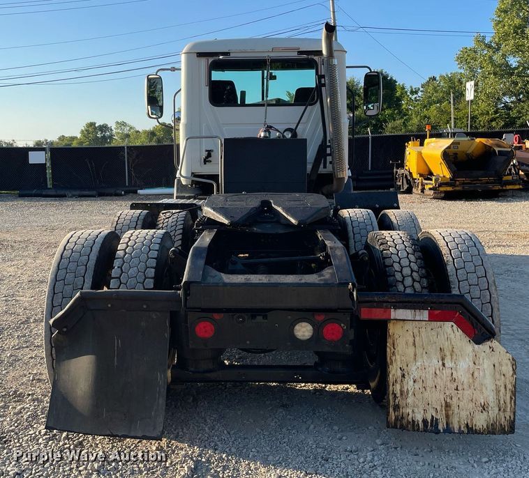 image for item LV9800 2013 Mack CXU613  semi truck