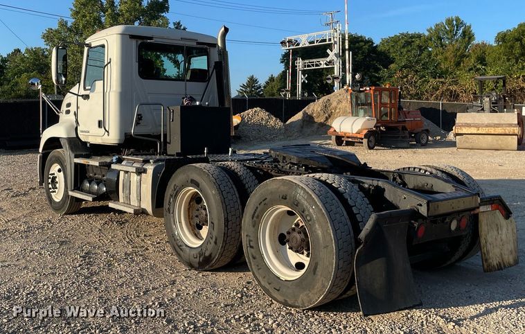 image for item LV9800 2013 Mack CXU613  semi truck