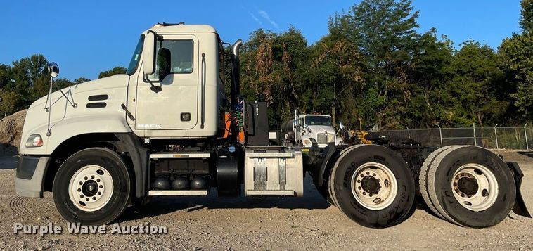 image for item LV9800 2013 Mack CXU613  semi truck