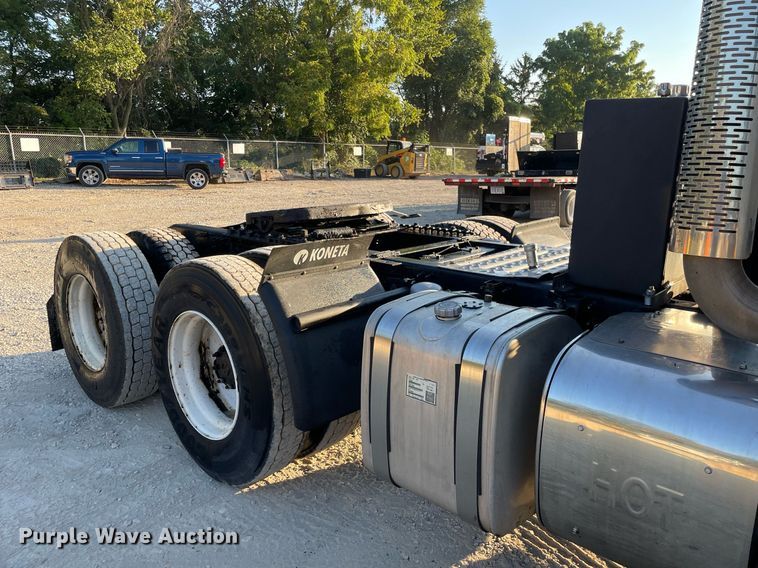 image for item LV9800 2013 Mack CXU613  semi truck