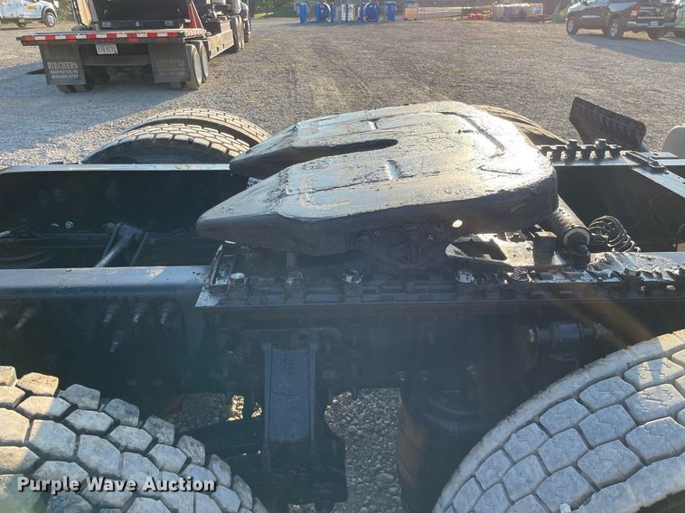 image for item LV9800 2013 Mack CXU613  semi truck