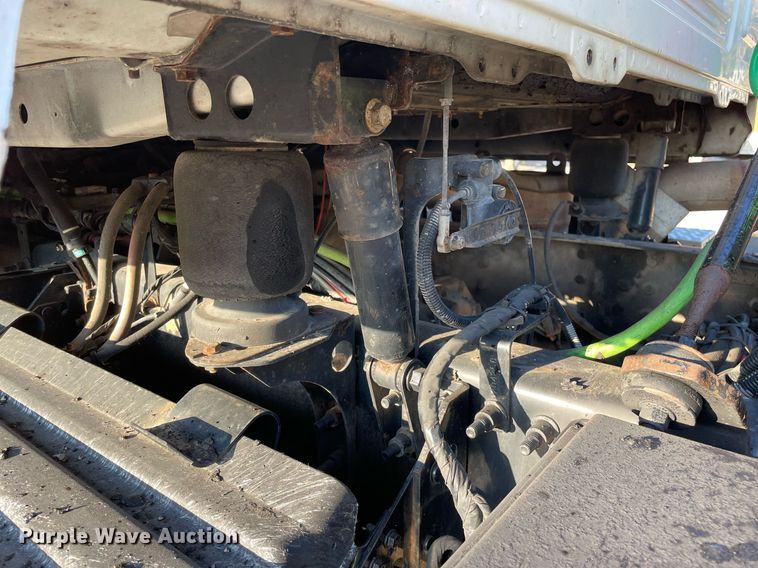 image for item LV9800 2013 Mack CXU613  semi truck