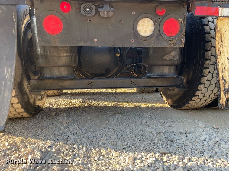 image for item LV9800 2013 Mack CXU613  semi truck