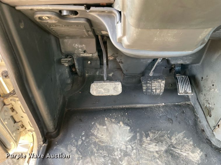 image for item LV9800 2013 Mack CXU613  semi truck